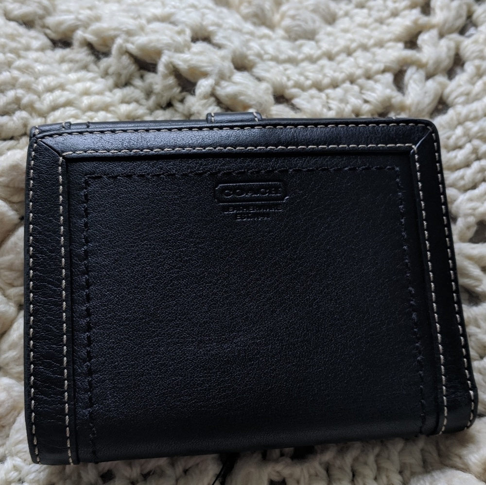 Authentic Coach black leather bifold wallet EUC - Picture 2 of 7